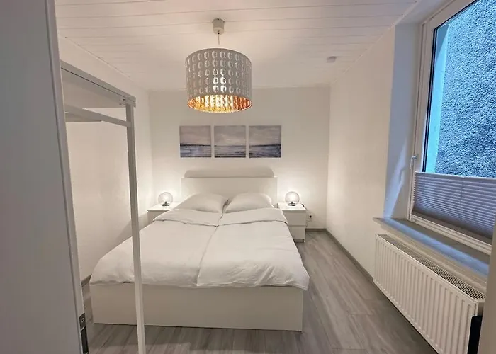 Moeblierte Erdgeschoss-Wohnung Mit Parkplatz In Bester Lage Des Stadtzentrums Herne, Wlan, Netflix- Super Autobahn-Und Oepnv-Anbindung