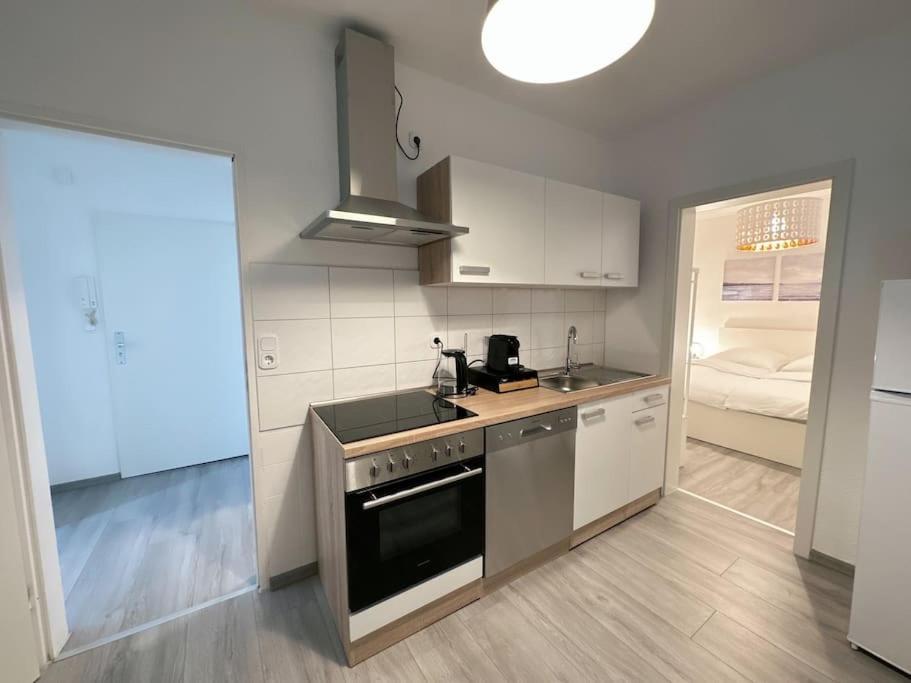Moeblierte Erdgeschoss-wohnung Mit Parkplatz In Bester Lage Des Stadtzentrums Herne, Wlan, Netflix- Super Autobahn-und Oepnv-anbindung *