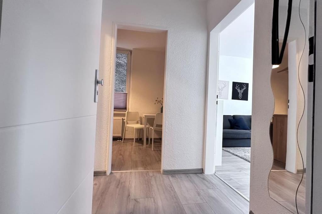 Moeblierte Erdgeschoss-wohnung Mit Parkplatz In Bester Lage Des Stadtzentrums Herne, Wlan, Netflix- Super Autobahn-und Oepnv-anbindung Apartment