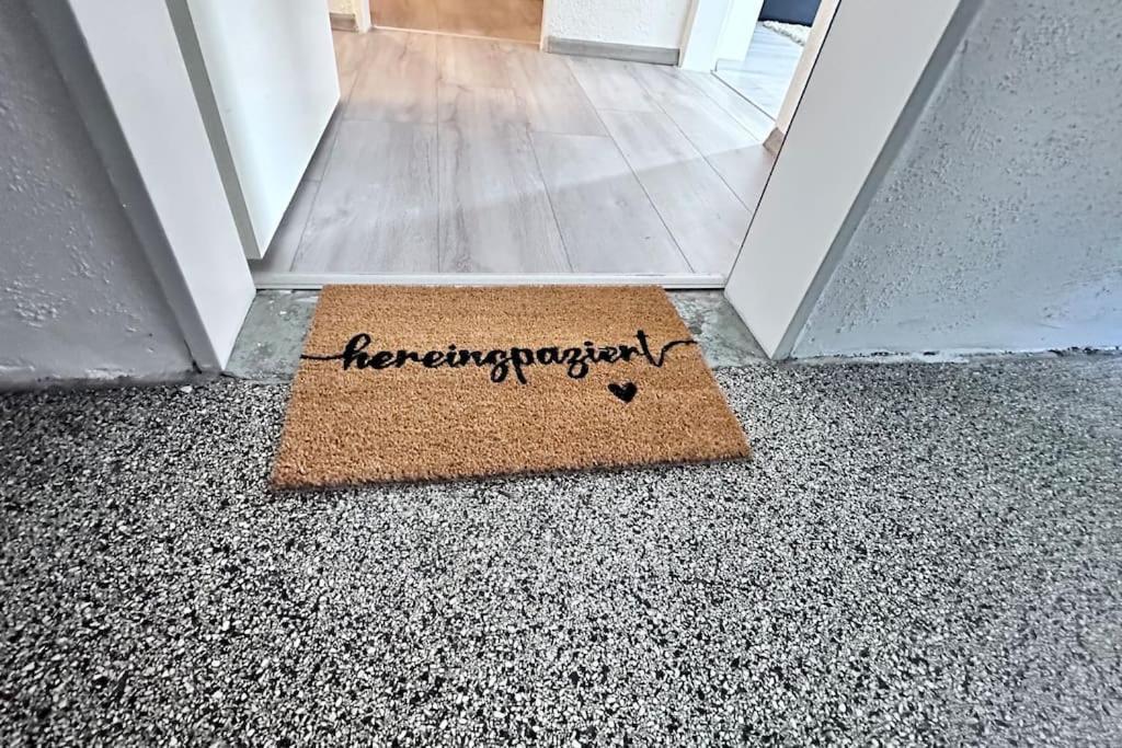 Moeblierte Erdgeschoss-wohnung Mit Parkplatz In Bester Lage Des Stadtzentrums Herne, Wlan, Netflix- Super Autobahn-und Oepnv-anbindung Apartment *