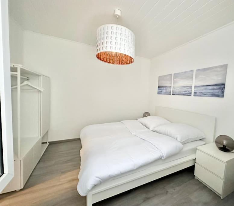 Apartment Moeblierte Erdgeschoss-wohnung Mit Parkplatz In Bester Lage Des Stadtzentrums Herne, Wlan, Netflix- Super Autobahn-und Oepnv-anbindung